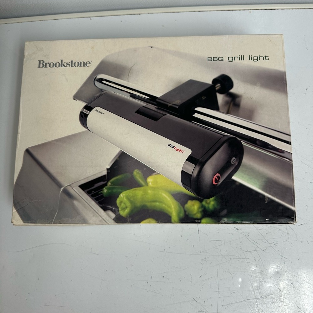Brookstone Handle-Mount Grill Light - Picture 2 of 5